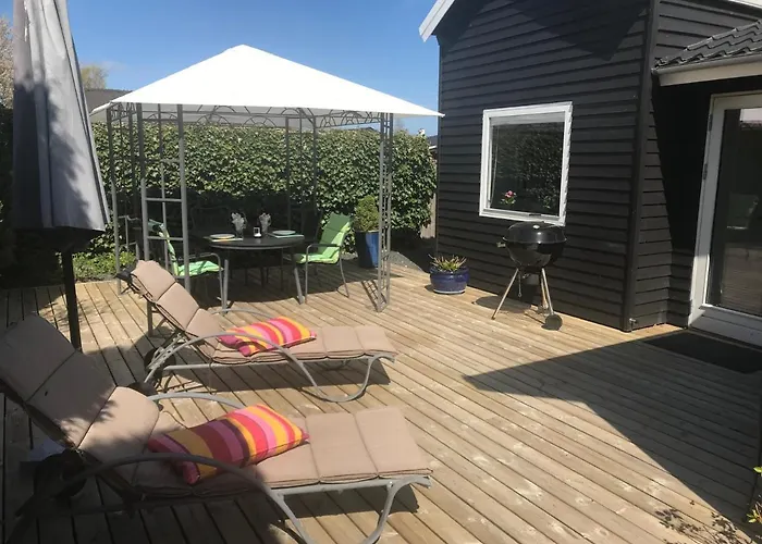 Skon Feriebolig Med Havudsigt I Naturskont Omrade